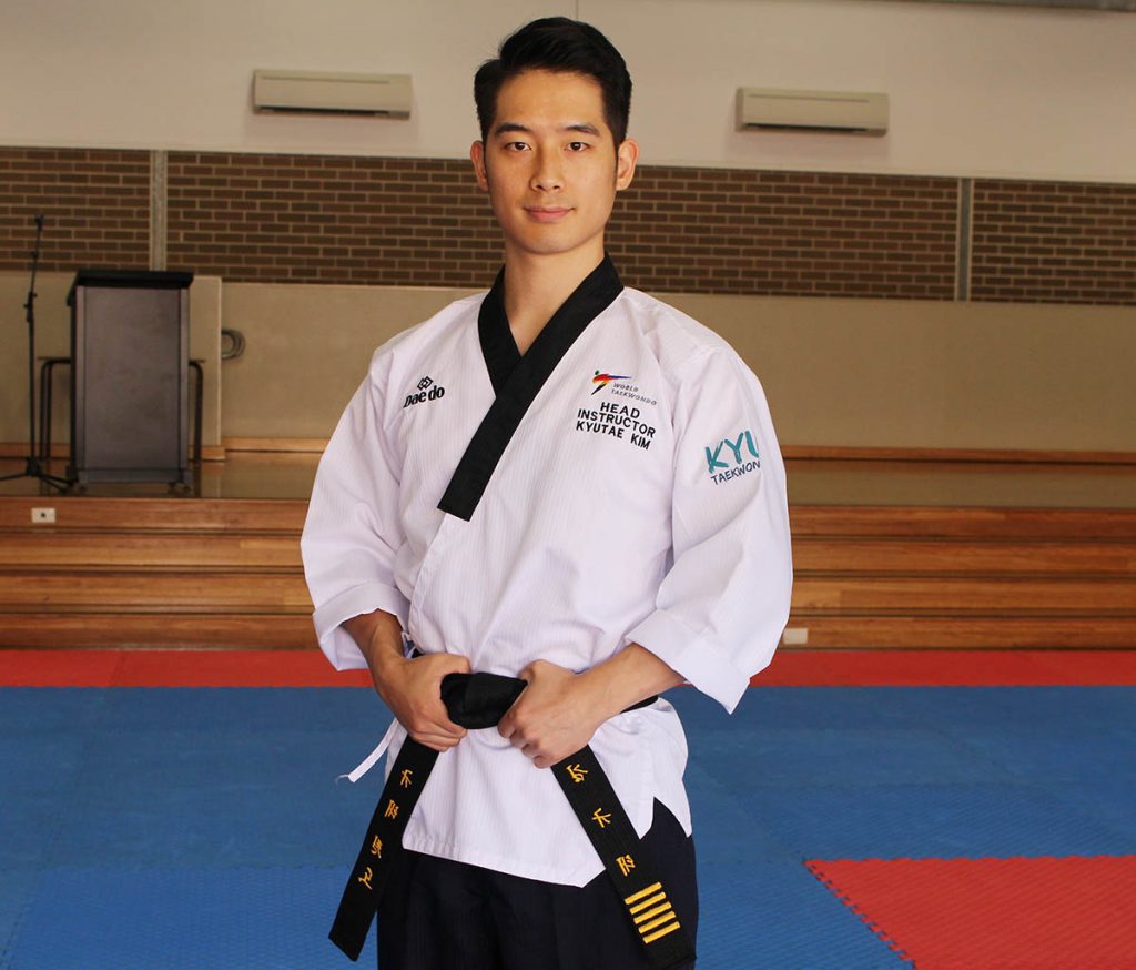 Master Mingyu Choe - Korean Taekwondo Master teaching adults